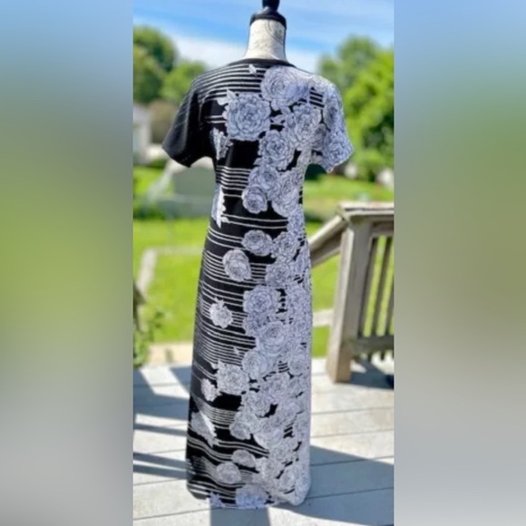 Lularoe Black & White Contrast Roses Maria Maxi Dress Size XS EUC!​​ - Picture 4 of 9
